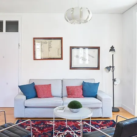 T2 Central 65m2 Facing Beautiful Azulejos House Appartement Cascais