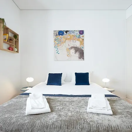 T2 Central 65m2 Facing Beautiful Azulejos House *