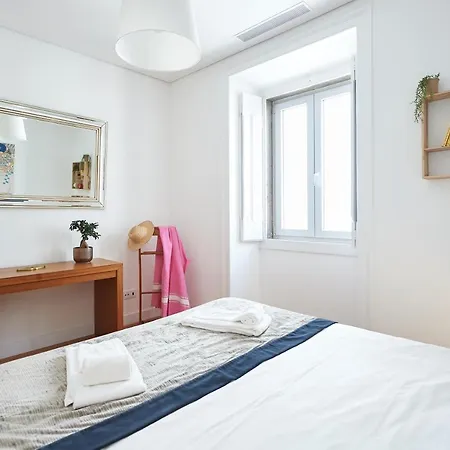 T2 Central 65m2 Facing Beautiful Azulejos House * Cascais